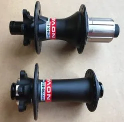 Novatec X-Light Disc Nabensatz Boost 32L Matt-schwarz Logo Rot [17487]